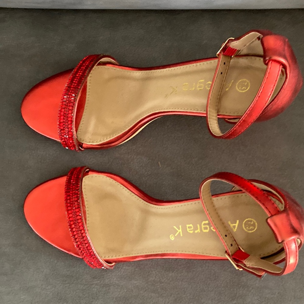 Red sparkly shoes!